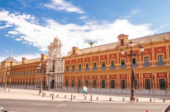 Go To Sevilla Cathedral Exterior foto